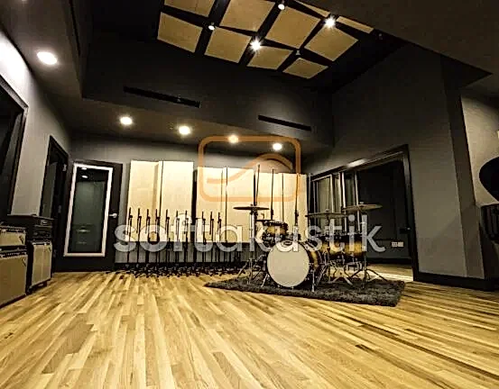 ses-kayit-odasi-ses-yalitimi-ve-mikrofon-akustik-duzeni
